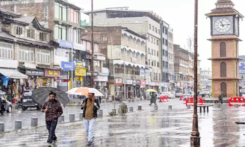 जम्मू-कश्मीर: बारिश रुकी, अगले कुछ घंटों में हल्की बूंदाबांदी होने की संभावना जम्मू-कश्मीर: बारिश रुकी, अगले कुछ घंटों में हल्की बूंदाबांदी होने की संभावना
