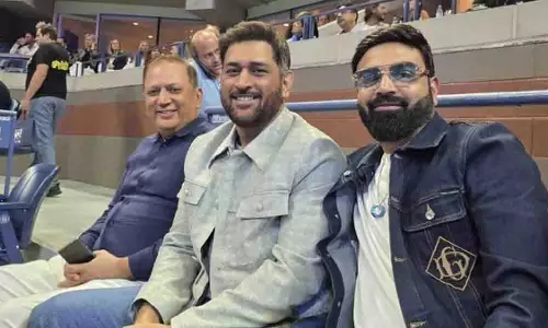 Dhoni स्टेडियम में, नोवाक जोकोविच बनाम टेलर फ्रिट्ज़ मैच में दिखे Dhoni स्टेडियम में, नोवाक जोकोविच बनाम टेलर फ्रिट्ज़ मैच में दिखे