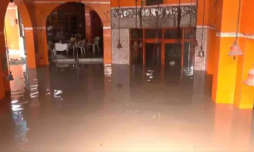 Delhi: यमुना नदी में बाढ़ से दिल्ली के बाजार और श्मशान घाट बंद Delhi: यमुना नदी में बाढ़ से दिल्ली के बाजार और श्मशान घाट बंद