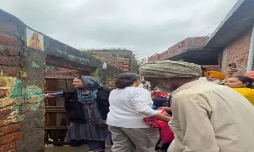 पंजाब में बाढ़ पीड़ितों की मदद को आगे आईं हिमांशी खुराना