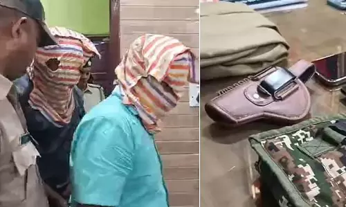 एक व्यक्ति पुलिस अधिकारी बनकर पैसे ऐंठने की कोशिश करते पकड़ा गया एक व्यक्ति पुलिस अधिकारी बनकर पैसे ऐंठने की कोशिश करते पकड़ा गया