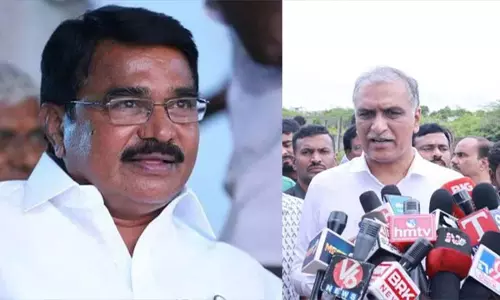 निरंजन रेड्डी का हरिश राव के समर्थन में बयान, आरोपों को बताया साजिश निरंजन रेड्डी का हरिश राव के समर्थन में बयान, आरोपों को बताया साजिश