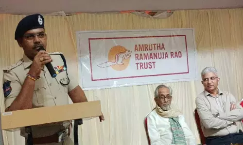 अमृता रामानुज राव ट्रस्ट की सेवाएं सराहनीय हैं: DSP Sridhar Reddy अमृता रामानुज राव ट्रस्ट की सेवाएं सराहनीय हैं: DSP Sridhar Reddy