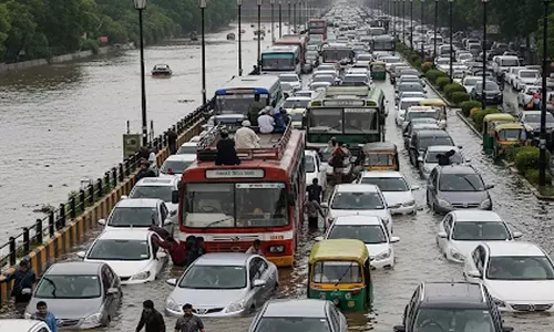 यमुना का जलस्तर बना मुसीबत, दिल्ली ट्रैफिक पुलिस की एडवाइजरी जारी यमुना का जलस्तर बना मुसीबत, दिल्ली ट्रैफिक पुलिस की एडवाइजरी जारी