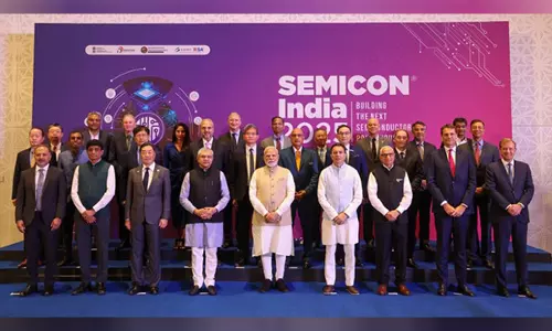 PM मोदी ने की सेमीकॉन इंडिया 2025 में वैश्विक सेमीकंडक्टर सीईओ के साथ बातचीत PM मोदी ने की सेमीकॉन इंडिया 2025 में वैश्विक सेमीकंडक्टर सीईओ के साथ बातचीत
