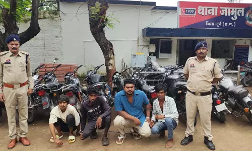 पुलिस कार्रवाई: आदतन मोटरसाइकिल चोर समेत 5 आरोपी गिरफ्तार, 17 बाइक बरामद