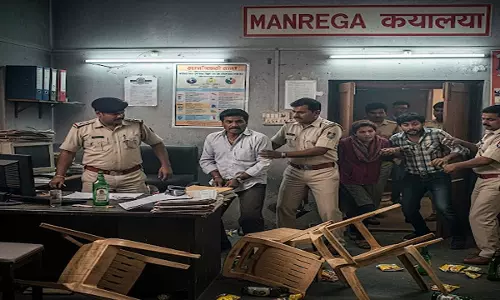 दरभंगा के मनरेगा कार्यालय में शराब पार्टी का भंडाफोड़, चार गिरफ्तार