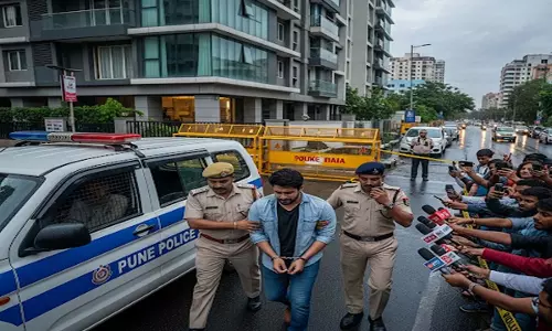 रेप मामले में टीवी अभिनेता आशीष कपूर पुणे से गिरफ्तार रेप मामले में टीवी अभिनेता आशीष कपूर पुणे से गिरफ्तार