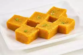 Moong Daal Ki Barfi: मूंग दाल की बर्फी, स्वाद और सेहत दोनों मिलेगा Moong Daal Ki Barfi: मूंग दाल की बर्फी, स्वाद और सेहत दोनों मिलेगा