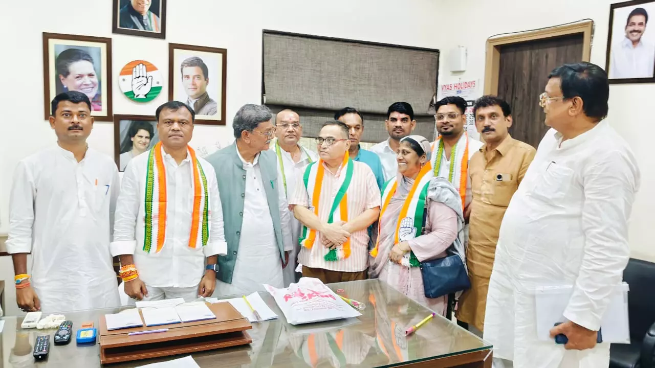 कांग्रेस में शामिल हुए पूर्व नगर पंचायत अध्यक्ष कांग्रेस में शामिल हुए पूर्व नगर पंचायत अध्यक्ष