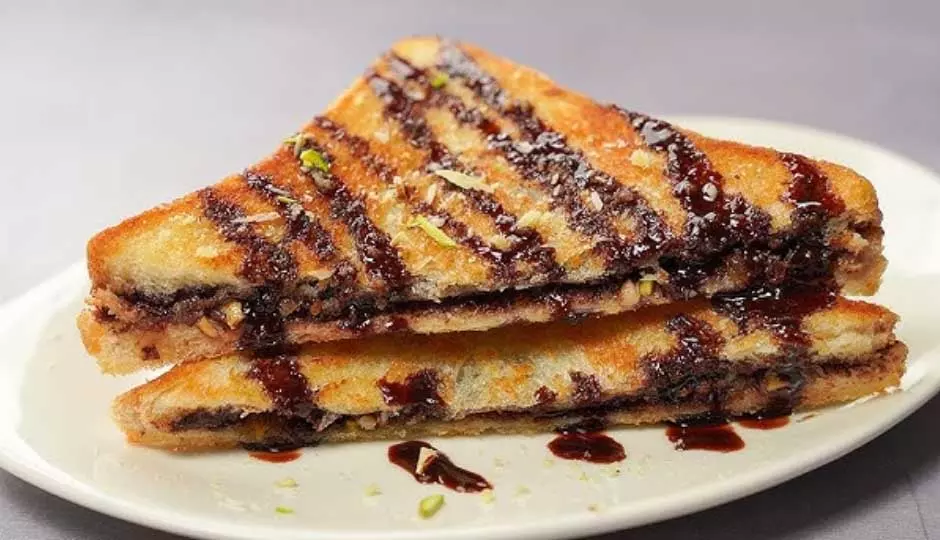Chocolate Sandwich : बच्चे हों या बड़े, सबकी खुशियां बढ़ा देगी ये डिश Chocolate Sandwich : बच्चे हों या बड़े, सबकी खुशियां बढ़ा देगी ये डिश