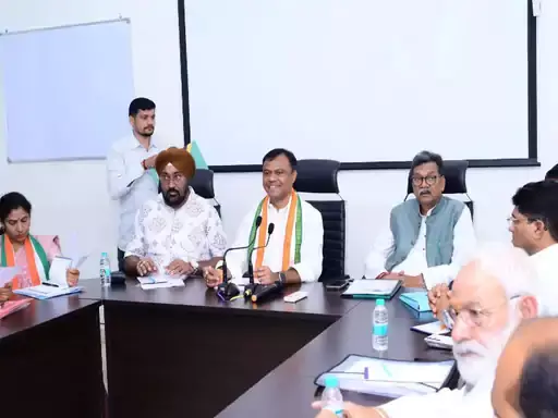 कांग्रेस में रविंद्र चौबे के खिलाफ एक्शन की तैयारी, भूपेश गुट को झटका कांग्रेस में रविंद्र चौबे के खिलाफ एक्शन की तैयारी, भूपेश गुट को झटका