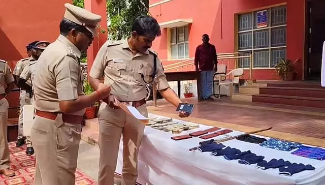 वित्तीय संस्थान के घाटे के कारण स्कूल प्रिंसिपल के घर में डकैती: गिरफ्तार व्यक्ति का कबूलनामा वित्तीय संस्थान के घाटे के कारण स्कूल प्रिंसिपल के घर में डकैती: गिरफ्तार व्यक्ति का कबूलनामा