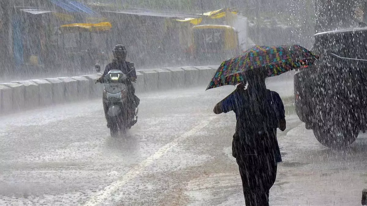 MP : राज्य में भारी बारिश और आंधी की आशंका MP : राज्य में भारी बारिश और आंधी की आशंका