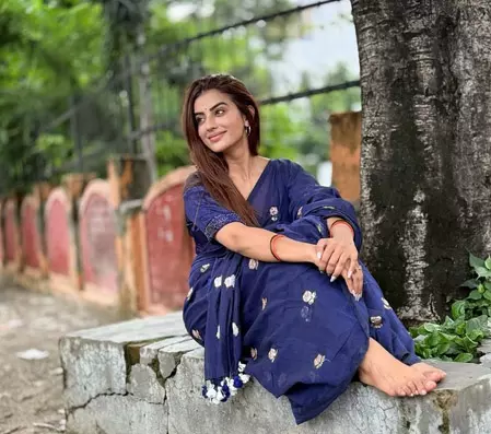 नीले रंग की साड़ी में अक्षरा सिंह को देख फैंस बोले, क्लासिक ब्यूटी तो इसे कहते हैं नीले रंग की साड़ी में अक्षरा सिंह को देख फैंस बोले, क्लासिक ब्यूटी तो इसे कहते हैं