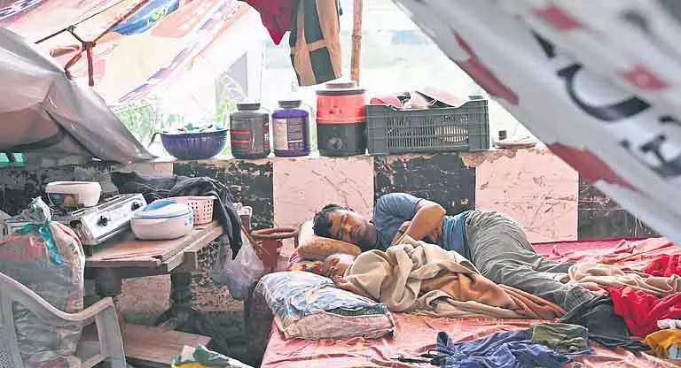 Delhi floods: अस्थायी शिविर वायरल संक्रमण और जल जनित बीमारियों का अड्डा Delhi floods: अस्थायी शिविर वायरल संक्रमण और जल जनित बीमारियों का अड्डा