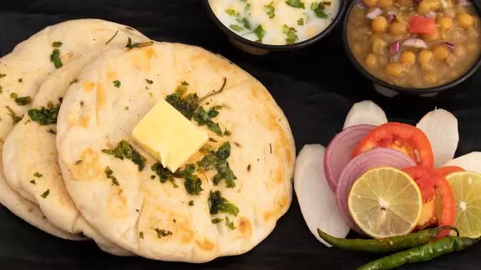 Chole Kulche : घर पर बनाएं छोले-कुलचे Chole Kulche : घर पर बनाएं छोले-कुलचे