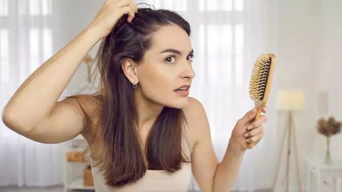 Hair Care Routine: सफेद बाल और डैंड्रफ गायब करने के अलावा हेयर फॉल भी रोकता ये हरा पत्ता Hair Care Routine: सफेद बाल और डैंड्रफ गायब करने के अलावा हेयर फॉल भी रोकता ये हरा पत्ता