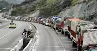 Jammu: मुगल व सिंथन रोड पर यातायात बाधित Jammu: मुगल व सिंथन रोड पर यातायात बाधित