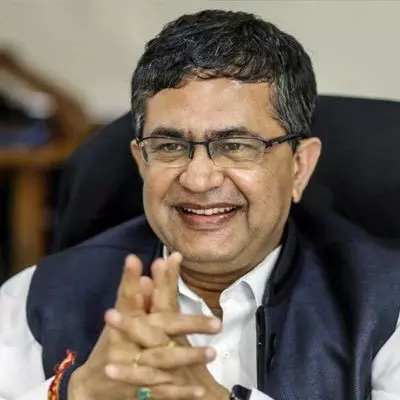जीएसटी कटौती से देश में समग्र आर्थिक गतिविधियों को मिलेगा बढ़ावा : एनएसई सीईओ जीएसटी कटौती से देश में समग्र आर्थिक गतिविधियों को मिलेगा बढ़ावा : एनएसई सीईओ