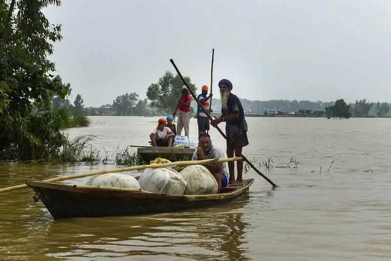 MLA Sukhpal Khaira ने बाढ़ के लिए राज्य, केंद्र को जिम्मेदार ठहराया MLA Sukhpal Khaira ने बाढ़ के लिए राज्य, केंद्र को जिम्मेदार ठहराया