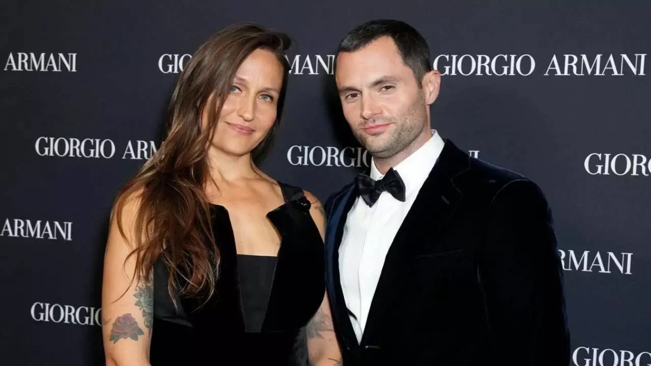 Penn Badgley और उनकी पत्नी डोमिनो किर्के ने जुड़वां बच्चों का स्वागत किया Penn Badgley और उनकी पत्नी डोमिनो किर्के ने जुड़वां बच्चों का स्वागत किया