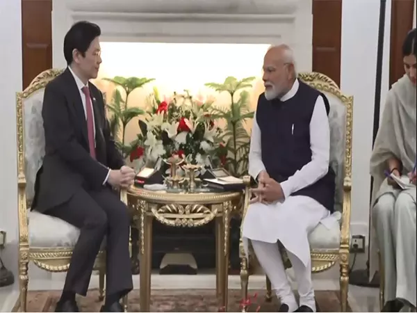 PM मोदी ने दिल्ली में सिंगापुर के प्रधानमंत्री लॉरेंस वोंग के साथ द्विपक्षीय बैठक की PM मोदी ने दिल्ली में सिंगापुर के प्रधानमंत्री लॉरेंस वोंग के साथ द्विपक्षीय बैठक की