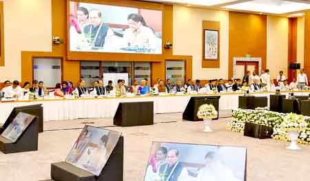 विपक्ष ने GST बदलावों को राजनीति से जोड़ा, चीन व्यापार पर सरकार को घेरा विपक्ष ने GST बदलावों को राजनीति से जोड़ा, चीन व्यापार पर सरकार को घेरा