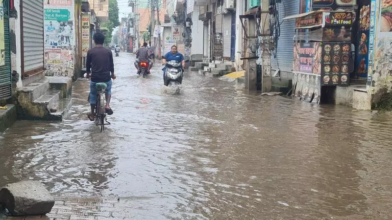 Rohtak में बाढ़ का खतरा मंडराने पर स्कूल बंद Rohtak में बाढ़ का खतरा मंडराने पर स्कूल बंद