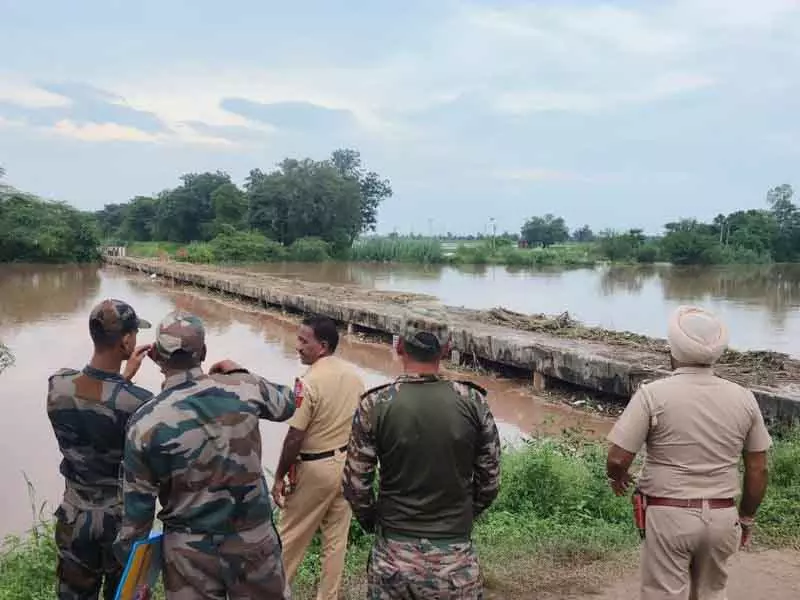 Patiala के घग्गर नदी के किनारे स्थित 78 गांवों में अलर्ट जारी Patiala के घग्गर नदी के किनारे स्थित 78 गांवों में अलर्ट जारी