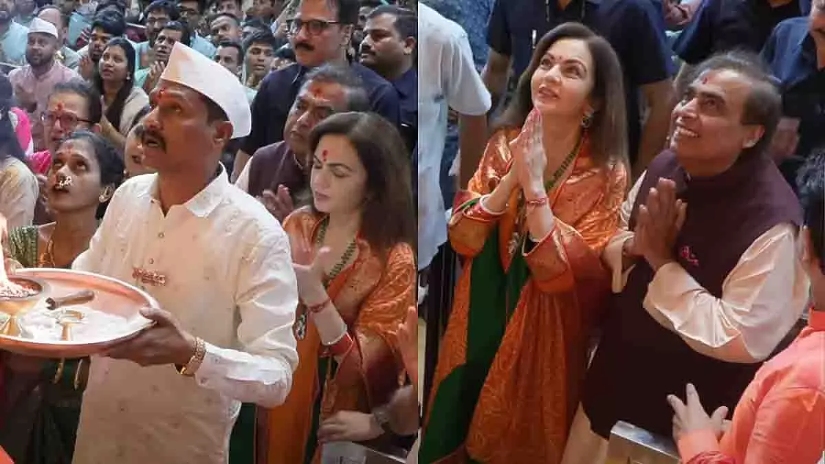 Mukesh-Nita Ambani: लालबागचा राजा 2025 की भव्य आरती में शामिल हुए Mukesh-Nita Ambani: लालबागचा राजा 2025 की भव्य आरती में शामिल हुए