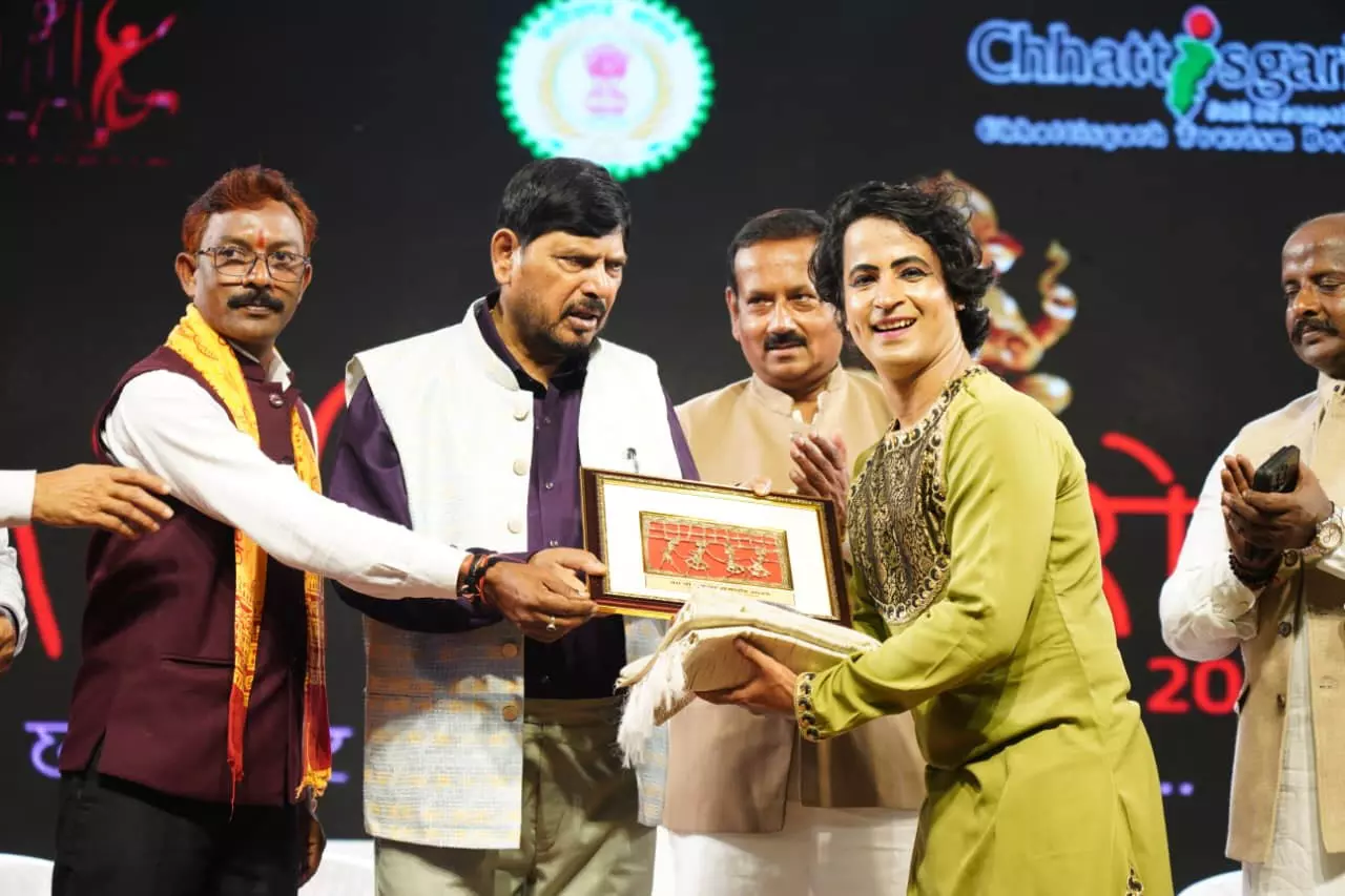 देश ही नहीं, पूरी दुनिया में प्रतिष्ठित हो रहा है चक्रधर समारोह : केंद्रीय राज्य मंत्री रामदास अठावले देश ही नहीं, पूरी दुनिया में प्रतिष्ठित हो रहा है चक्रधर समारोह : केंद्रीय राज्य मंत्री रामदास अठावले