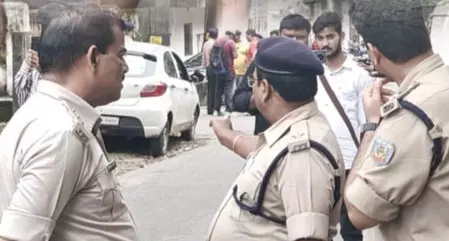 लगातार दूसरे दिन बड़ी वारदात, कारोबारी की आंखों में मिर्च झोंक 30 लाख लूटे लगातार दूसरे दिन बड़ी वारदात, कारोबारी की आंखों में मिर्च झोंक 30 लाख लूटे