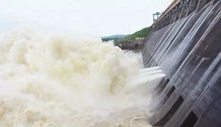 भारी बारिश के कारण Hirakud Dam के चार और गेट आज खोले जाएंगे भारी बारिश के कारण Hirakud Dam के चार और गेट आज खोले जाएंगे