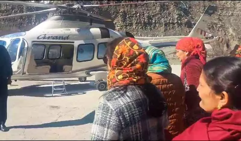मणिमहेश तीर्थयात्रियों को निकालने के लिए Chamba प्रशासन ने प्रयास तेज कर दिए मणिमहेश तीर्थयात्रियों को निकालने के लिए Chamba प्रशासन ने प्रयास तेज कर दिए
