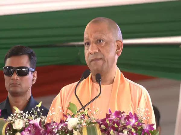 2017 से पहले यूपी में निवेश एक सपना था, डबल इंजन सरकार पूरी लगन और प्रतिबद्धता से काम कर रही है: CM Yogi 2017 से पहले यूपी में निवेश एक सपना था, डबल इंजन सरकार पूरी लगन और प्रतिबद्धता से काम कर रही है: CM Yogi