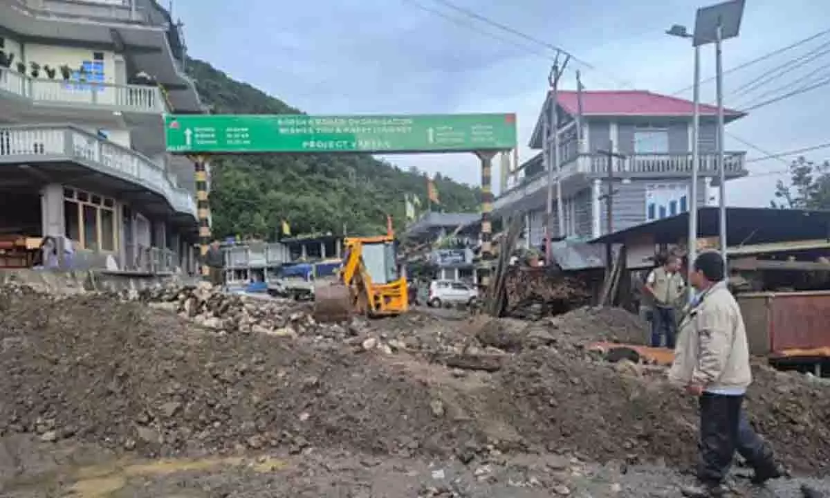 अरुणाचल के तवांग में भारी भूस्खलन, BRO ने संभाला राहत कार्य अरुणाचल के तवांग में भारी भूस्खलन, BRO ने संभाला राहत कार्य