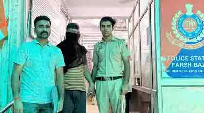 Delhi: महिला से ₹70,000 की ठगी, फर्जी पैरा कमांडो गिरफ्तार Delhi: महिला से ₹70,000 की ठगी, फर्जी पैरा कमांडो गिरफ्तार