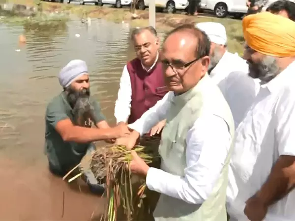 केंद्रीय मंत्री शिवराज सिंह चौहान ने Amritsar में बाढ़ प्रभावित इलाकों का किया दौरा केंद्रीय मंत्री शिवराज सिंह चौहान ने Amritsar में बाढ़ प्रभावित इलाकों का किया दौरा