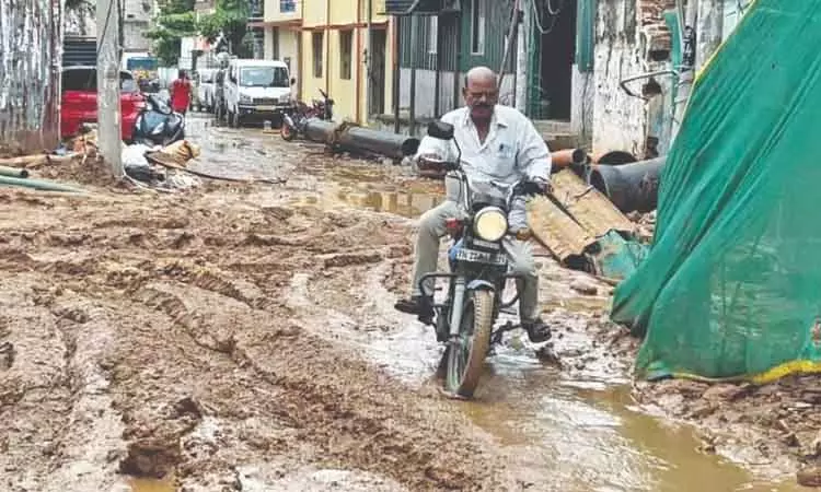 UGD काम करता, मानसून अलंदूर निवासियों के लिए एक खतरनाक संयोजन UGD काम करता, मानसून अलंदूर निवासियों के लिए एक खतरनाक संयोजन