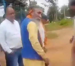 फिर बिफरे सांसद भोजराज नाग, इस बार ठेकेदार को फटकारा फिर बिफरे सांसद भोजराज नाग, इस बार ठेकेदार को फटकारा