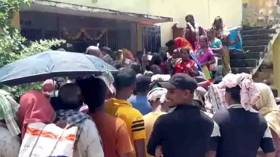 Odisha: गंजम में खाद के लिए किसानों में झड़प Odisha: गंजम में खाद के लिए किसानों में झड़प