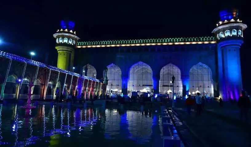 Hyderabad में सामाजिक, धार्मिक कार्यक्रमों के साथ मिलाद-उन-नबी का जश्न Hyderabad में सामाजिक, धार्मिक कार्यक्रमों के साथ मिलाद-उन-नबी का जश्न