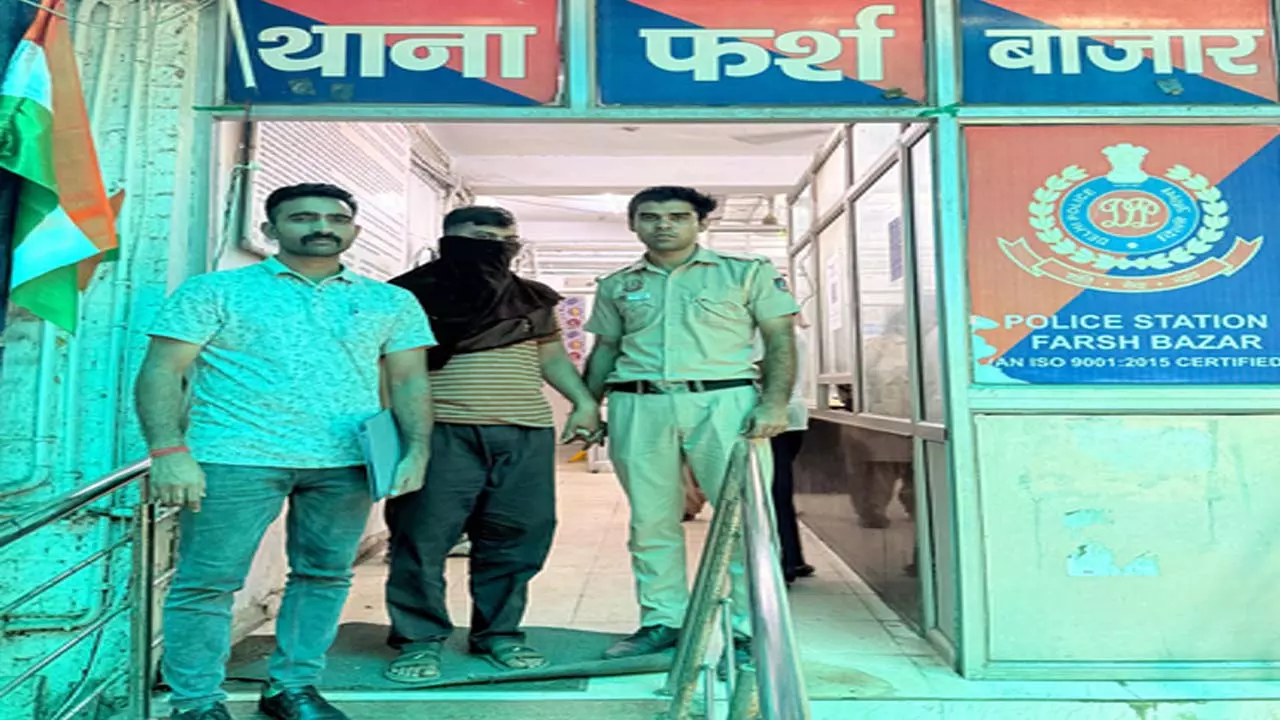 फर्जी पैरा कमांडो लेफ्टिनेंट गिरफ्तार, शादी का झांसा देकर युवती से ठगे 70,000 रुपए फर्जी पैरा कमांडो लेफ्टिनेंट गिरफ्तार, शादी का झांसा देकर युवती से ठगे 70,000 रुपए
