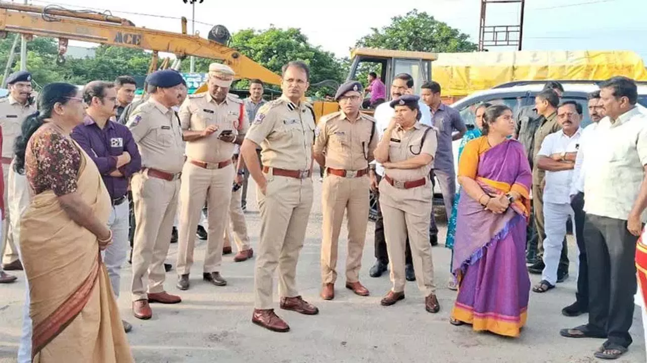 वारंगल में गणेश विसर्जन के लिए कड़ी सुरक्षा, 2,100 पुलिसकर्मी तैनात वारंगल में गणेश विसर्जन के लिए कड़ी सुरक्षा, 2,100 पुलिसकर्मी तैनात
