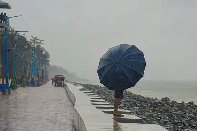 Digha के व्यापारियों को सप्ताह के अंत में तीन दिन की छुट्टी की उम्मीद Digha के व्यापारियों को सप्ताह के अंत में तीन दिन की छुट्टी की उम्मीद