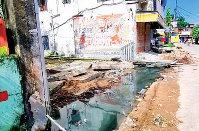 पार्षद की दीदीगीरी ने महिला का कारोबार बंद कराया पार्षद की दीदीगीरी ने महिला का कारोबार बंद कराया