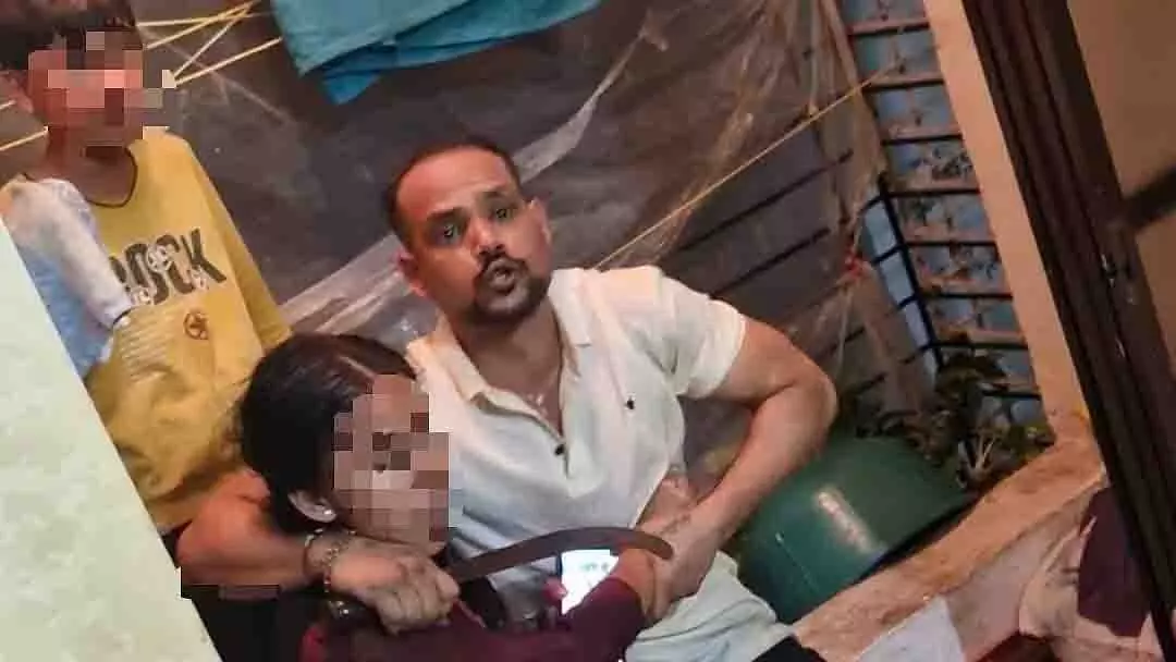 Panvel: चाकू की नोक पर 6 लोग बंधक, पुलिस ने रचाई रेस्क्यू ऑपरेशन की सफलता Panvel: चाकू की नोक पर 6 लोग बंधक, पुलिस ने रचाई रेस्क्यू ऑपरेशन की सफलता