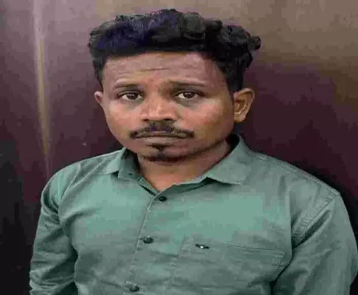 सरकारी नौकरी का झांसा देकर करोड़ों की ठगी, क्राइम ब्रांच ने शातिर ठग को दबोचा सरकारी नौकरी का झांसा देकर करोड़ों की ठगी, क्राइम ब्रांच ने शातिर ठग को दबोचा