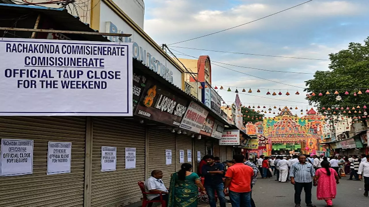 गणेश विसर्जन पर शराब की दुकानों पर दो दिन रोक गणेश विसर्जन पर शराब की दुकानों पर दो दिन रोक